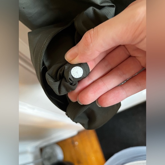 Lululemon | Like the Wind Vest Dark Olive Size 4 - Picture 10 of 16